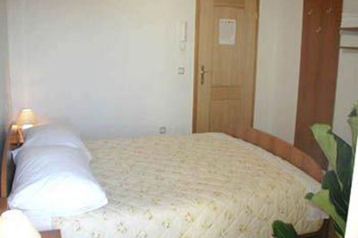Room 25 of 51