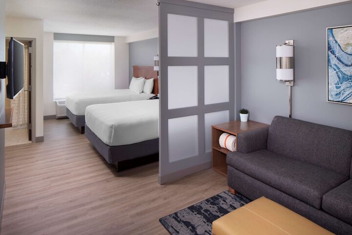 Quadruple Accessible Queen Size Bed (9 of 10)