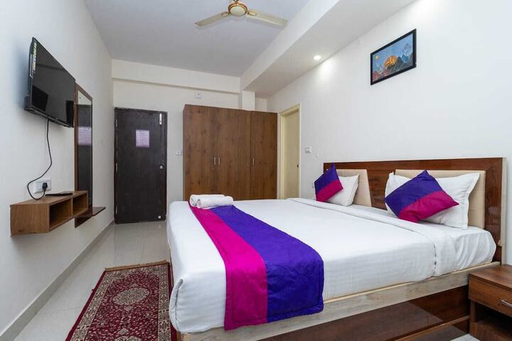 Room 2 of 8