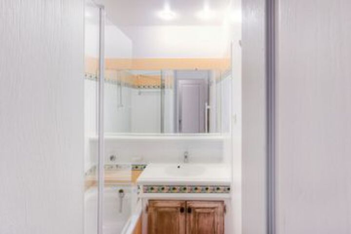 Room 25 of 228