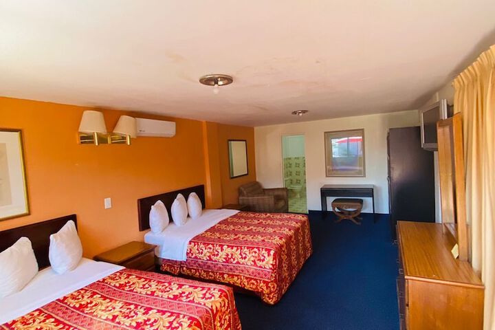 Room 5 of 12