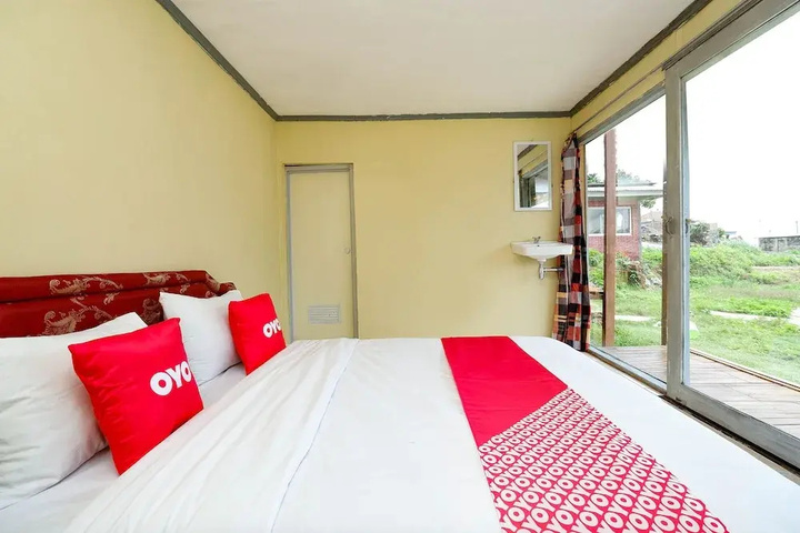Room 4 of 12