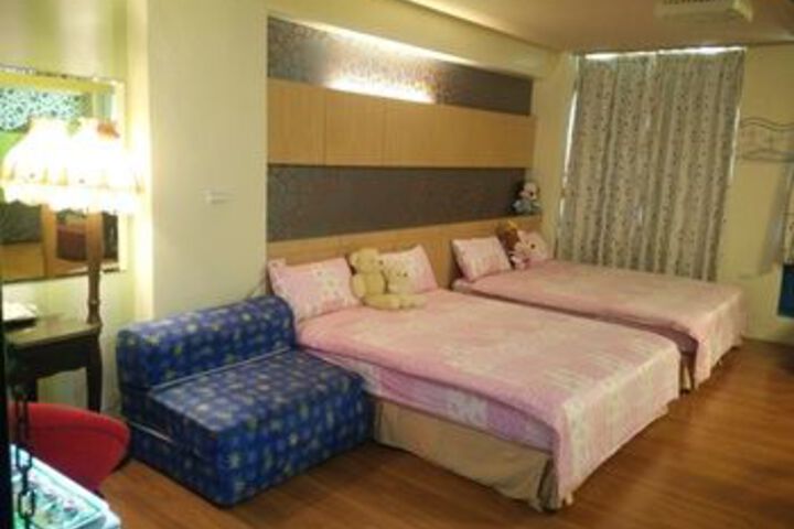 Room 7 of 11