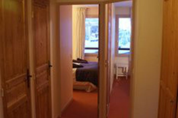 Room 9 of 26