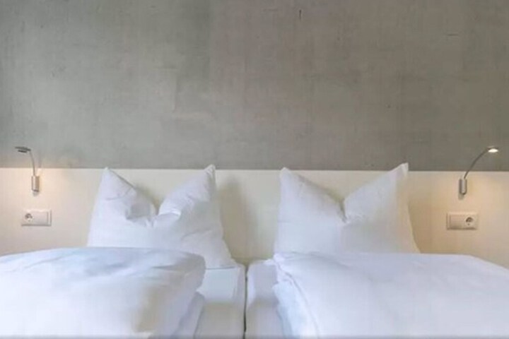 Room 6 of 20