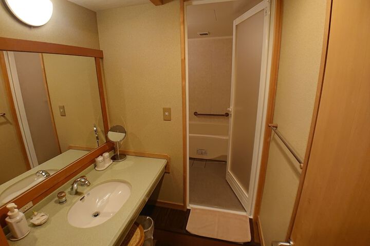 Room 21 of 42