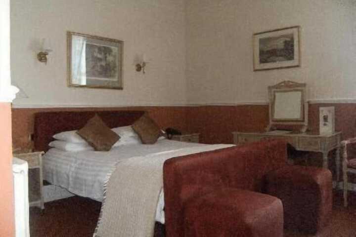 Room 13 of 34