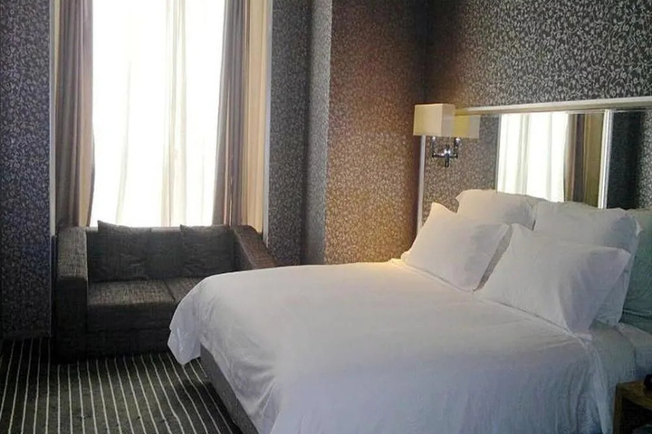 Room 5 of 19