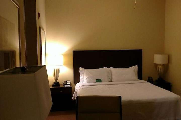 Room 2 of 10