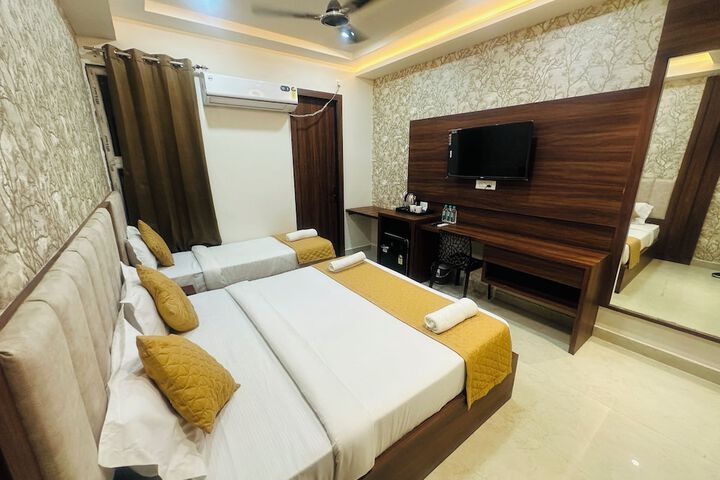 Room 35 of 74