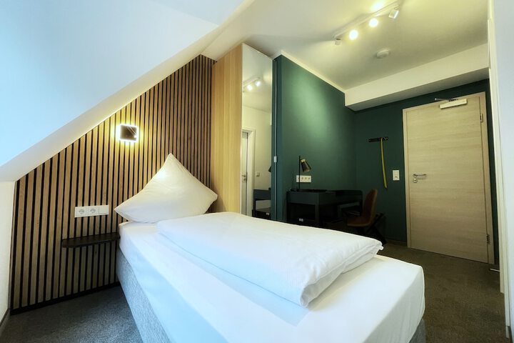 Room 14 of 32
