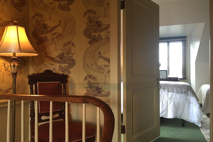 Room 8 of 42