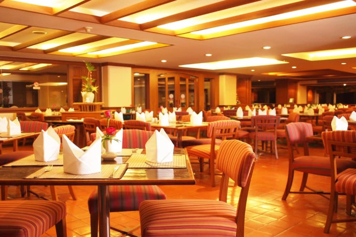 Dining 102 of 131