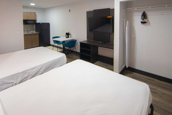 1 Queen Bed (23 of 26)