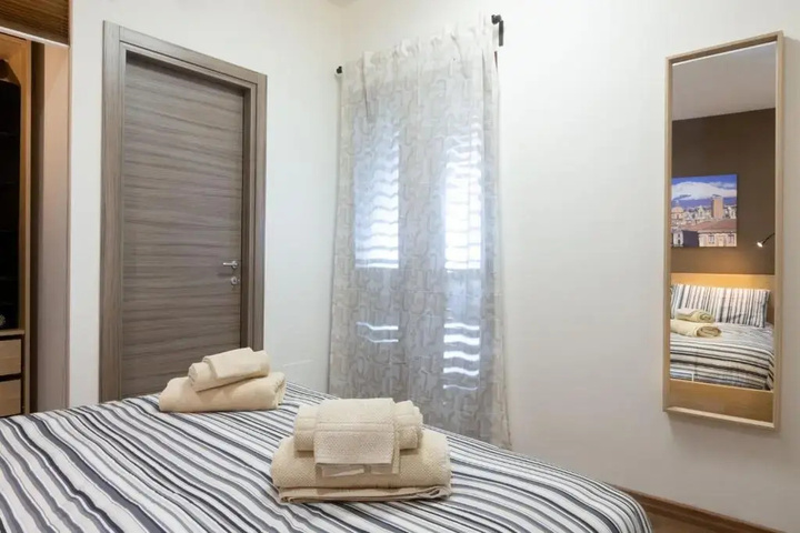 Room 3 of 10