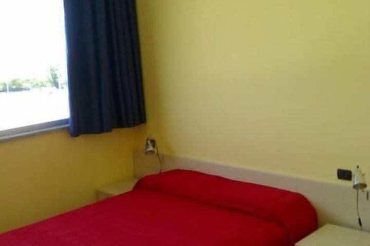 Room 7 of 33