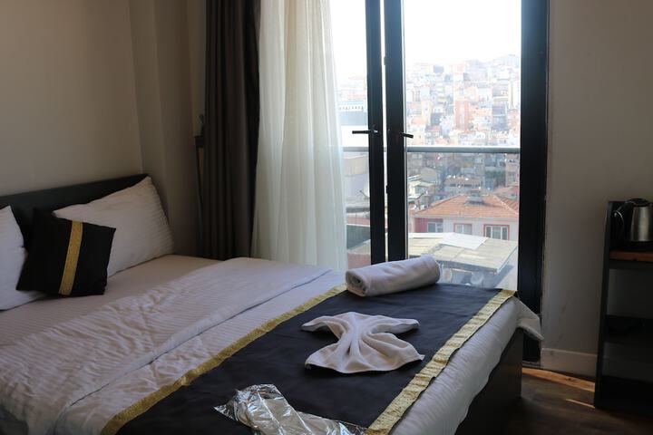 Room 5 of 13