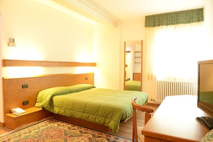 Room 10 of 35
