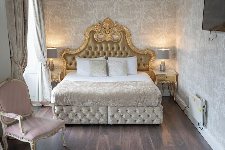 Room 42 of 99