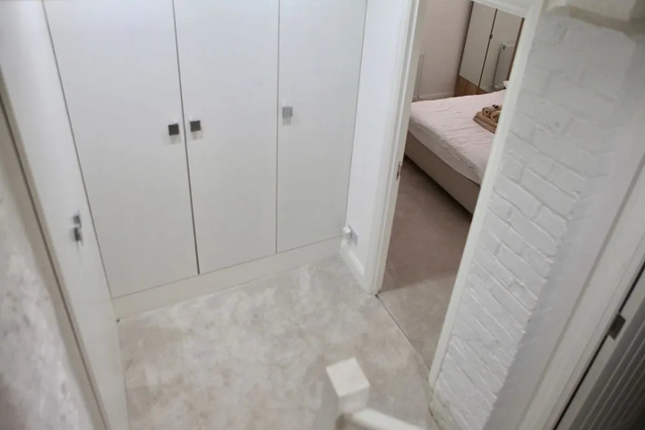 Room 2 of 18
