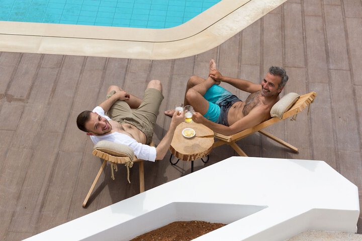 Hotel with Pool