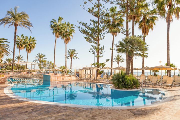 Hotel Pool
