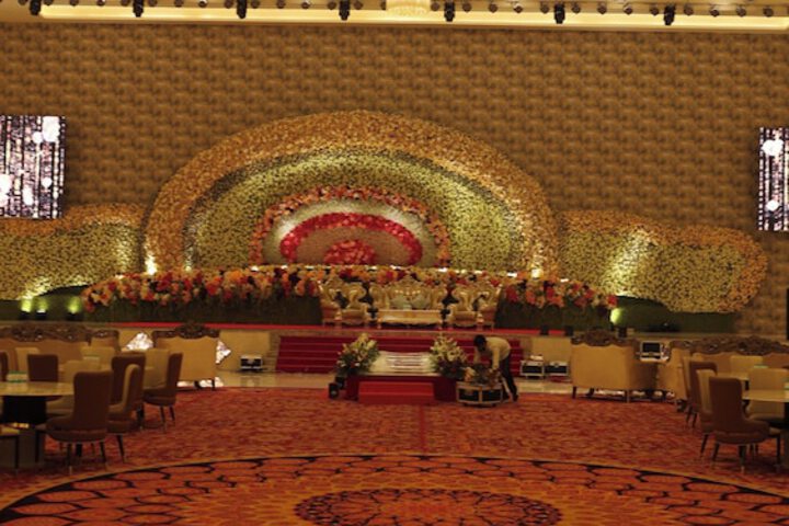 Ballroom/Hall 25 of 36