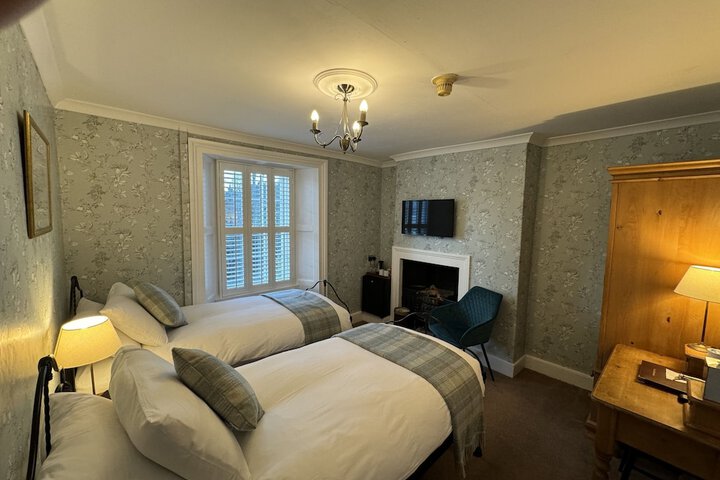 Room 13 of 27