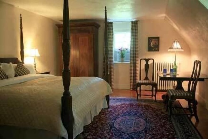 Room 12 of 28