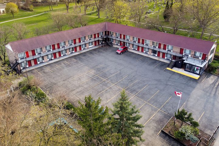 Grand Persepolis Inn