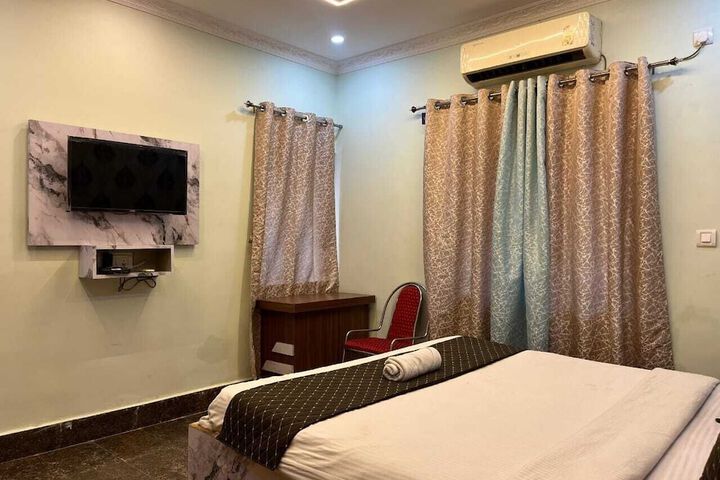 Room 30 of 43