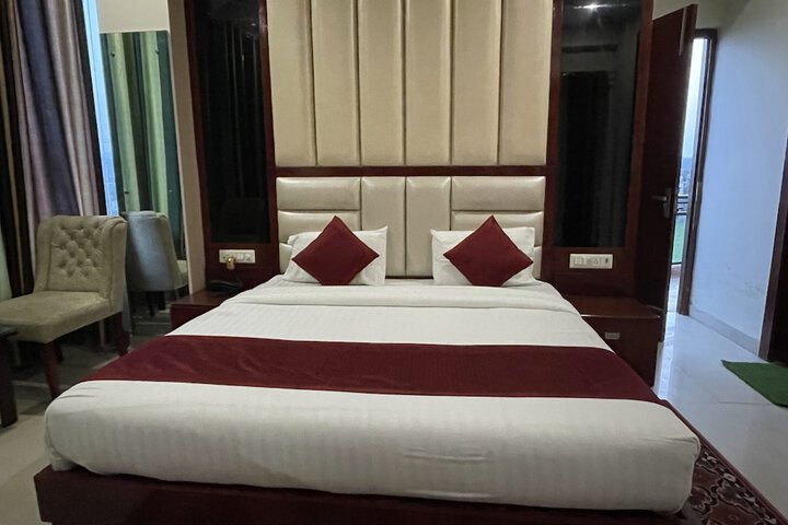 Room 7 of 33