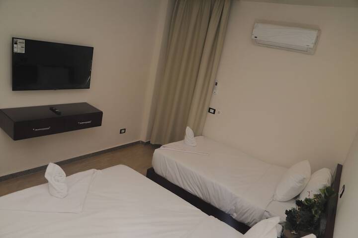 Room 9 of 109