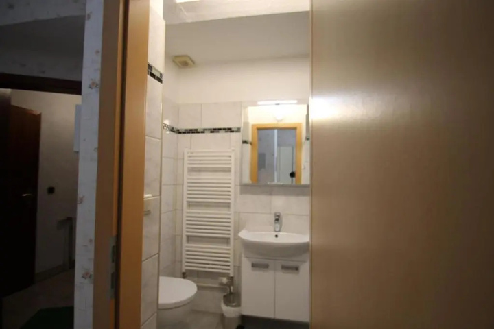 Room 8 of 11