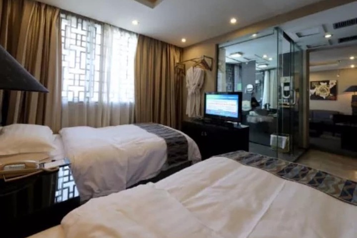 Room 16 of 65