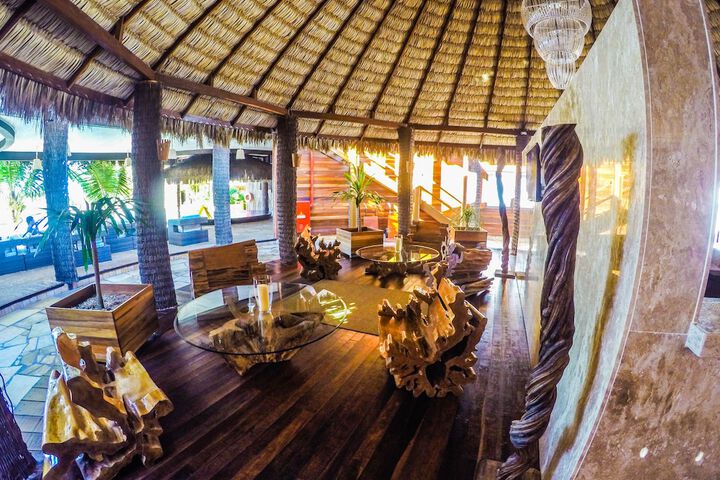 Entrance & Lobby