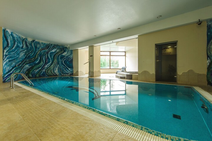 Pool 44 of 122