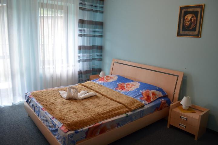 Room 6 of 30