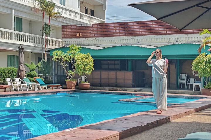 Pool 105 of 127