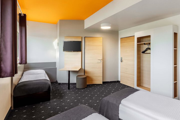 Room 7 of 30