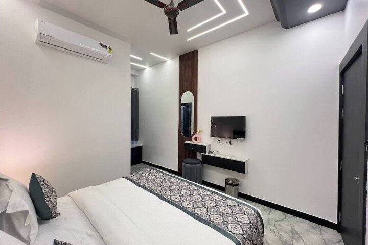Room 5 of 14