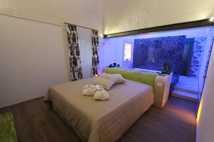 Room 4 of 13