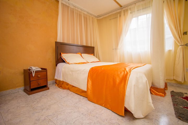 Room 4 of 16