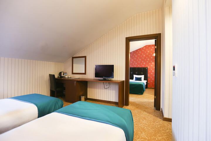 Room 11 of 23