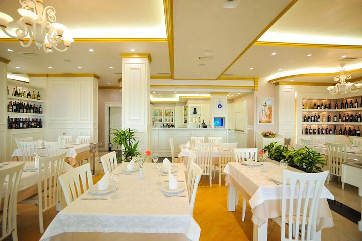 Dining 64 of 103