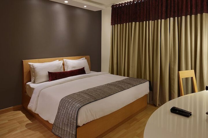 Room 3 of 20