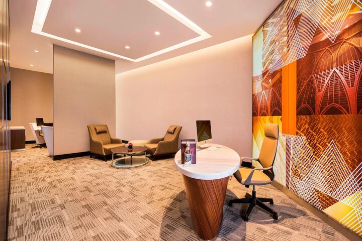 Business Center 77 of 81
