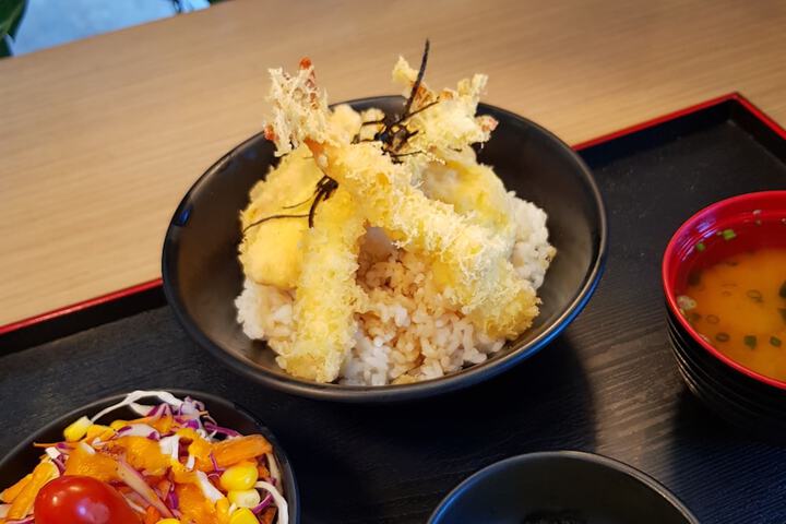 Dining 3 of 5