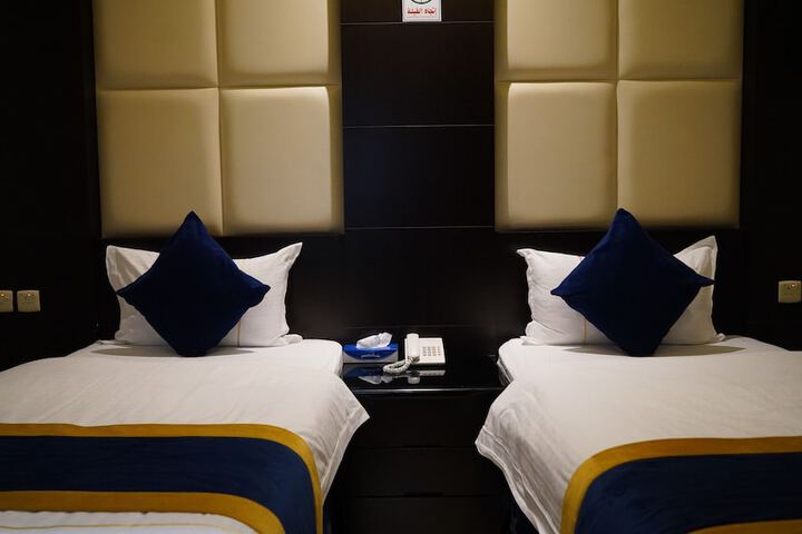 Room 10 of 20