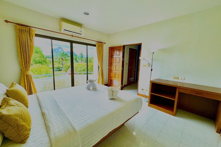 Room 10 of 79